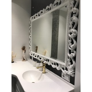 Зеркала в багетной рамке для ванной комнаты